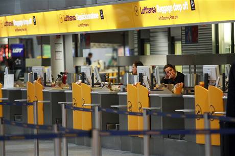 Ospalá atmosféra na leti�ti ve Frankfurtu.