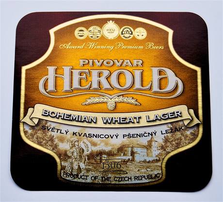 Kvasnicový pšeniční ležák z pivovaru Herold má nejhezčí pivní etiketu.