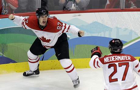 Kanadská radost po rozhodujícím gólu Crosbyho.