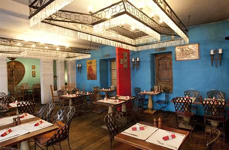 Interiér i jídelníek jsou inspirovány bývalými francouzskými koloniemi jihovýchodní Asie.