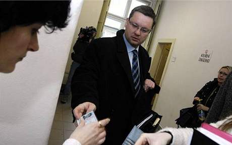 Bývalý poslanec za obanské demokraty Vladimír Doleal obalovaný z korupce u Obvodního soudu pro Prahu 1.