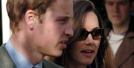 Nejsledovanjí pár. Britský princ William s pítelkyní Kate Middletonovou bojují proti pronásledování fotoreportéry. 
