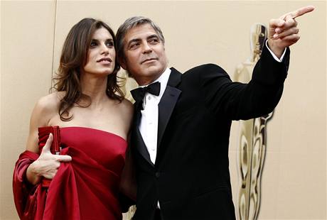 George Clooney s ptelkyn Elisabettou Canalisovou
