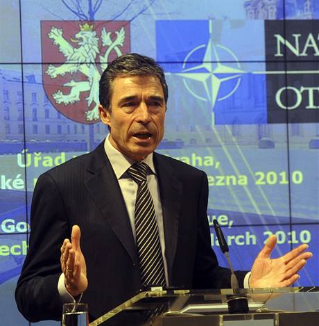 Generální tajemník NATO Anders Fogh Rasmussen vystoupil 5. bezna ve Strakov akademii v Praze 
