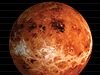 Venuše má vzdálenost od Slunce zhruba poloviční než Země.