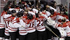 Kanadská radost po rozhodujícím gólu Crosbyho.