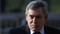 Britský premiér Gordon Brown pichází vypovídat o válce v Iráku