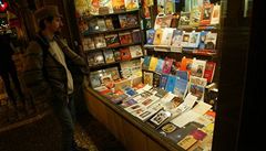 Malá knihkupectví kvůli obchodním řetězcům zanikají.