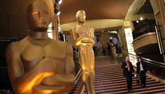 Oscarové sochy v nadstradardní velikosti jsou k vidění téměř na každém kroku.  | na serveru Lidovky.cz | aktuální zprávy
