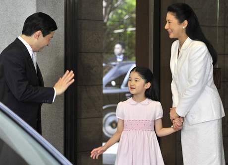 Císaská rodina. Osmiletá Aiko je dcerou korunního prince Naruhita a jeho manelky princezny Masako 