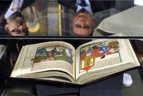 Originál vzácného st�edov�kého Jenského kodexu byl nainstalován v prostorách Císa�ské konírny na Pra�ském hrad� p�i p�íle�itosti výstavy Um�ní �eské reformace.