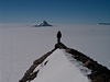 Z ledovce vynívají vrcholky hor zvané nunataky 