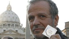 Italsk kola koupila studentm automat na kondomy. A crkvi to vad