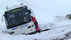V Norsku smetla lavina ze silnice autobus s 20 lidmi 
