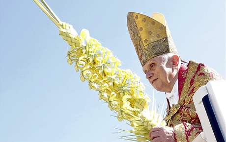 Pape Benedikt XVI. s palmovou ratolestí