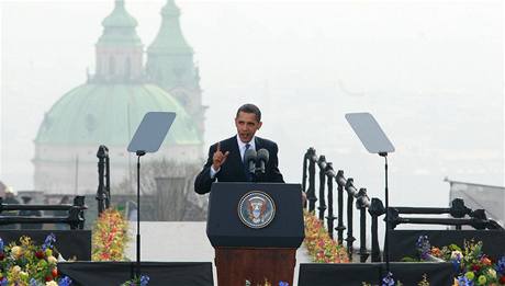 Obama v Praze. Barack Obama pi projevu na Hradanském námstí.