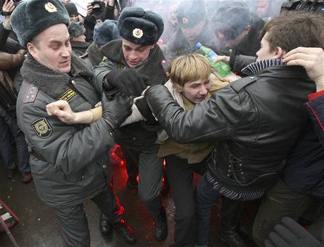 Policie v Rusku zasahuje proti demonstrantm