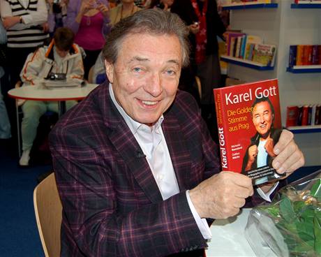 Karel Gott na kniním veletrhnu