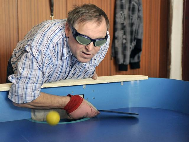 Stolní tenis umí dobře i nevidomí, pokud míček chrastí | Zajímavosti |  Lidovky.cz