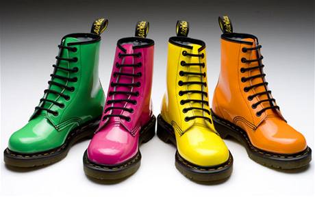 Každý rok je v nabídce bot značky Martens na 250 modelů, od zlatých po růžové.