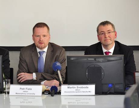 Martin Svoboda a rektor Masarykovy univerzity Petr Fiala