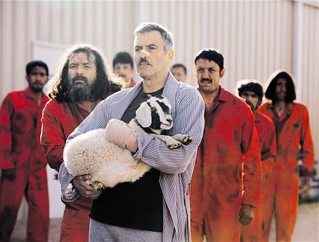 George Clooney ve filmu Mui, co zírají na kozy