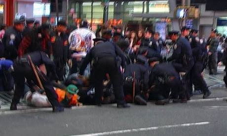 Nepokoje na Manhattanu vystily v zaten 33 lid a tyi zrann