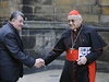 Kardinál Miloslav Vlk (vpravo) a nový praský arcibiskup Dominik Duka na Praském hrad, kde se 9. dubna setkali s prezidentem Václavem Klausem