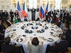Obd u kulatého stolu po podpisu smlouvy USA-Rusko.