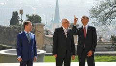 Dmitrij Medved�v, Václav Klaus a Barack Obama v zahradách Pra�ského hradu.