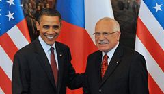 Barack Obama se zdraví s Václavm Klausem. | na serveru Lidovky.cz | aktuální zprávy