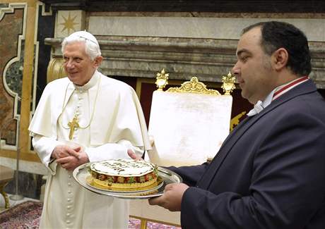 Pape Benedikt XVI. slaví 83. narozeniny