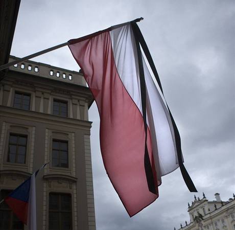 Smutení polská vlajka na Praském hrad