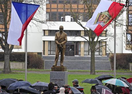 U právnické fakulty v Brn byla 10. dubna odhalena socha bývalého eskoslovenského prezidenta Edvarda Benee