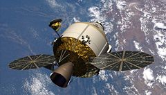 Sojuz s Italem a Amerianem na palub se spojil s ISS