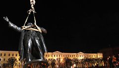 Vladimr Ilji Lenin se v noci vrtil ped ndra v Petrohradu