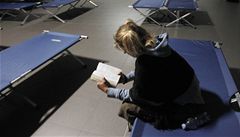 Provizorní noclehárna na letišti u Milána | na serveru Lidovky.cz | aktuální zprávy