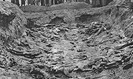 Masakr v Katyni. V roce 1940 povradila sovtská tajná sluba NKVD pes 20 tisíc zajatých Polák.