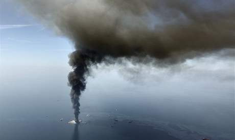 Ropná ploina v Mexickém zálivu se potopila