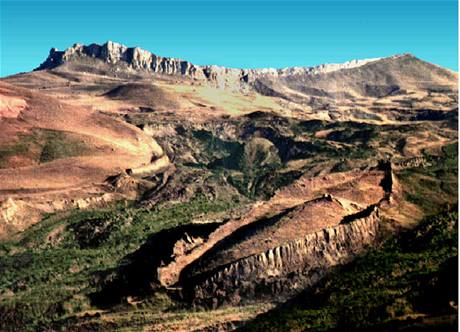 Hora Ararat a záhadný útvar připomínající Noemovu archu. Badatelé nyní přišli s tím, že našli její zbytky.