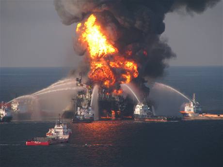 Výbuch ropné ploiny v Mexickém zálivu