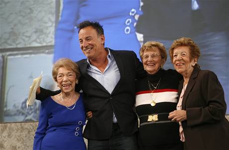 Bruce Springsteen se svojí maminkou a tetami.