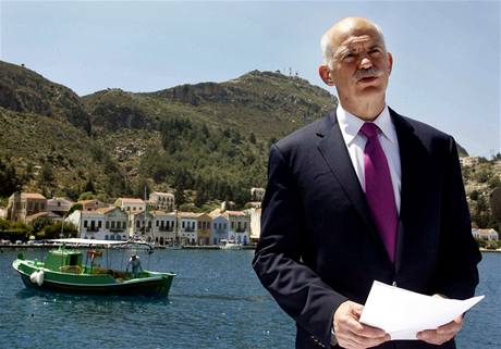 Řecký premiér Jorgos Papandreu oficiálně požádal o finanční pomoc.