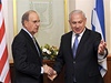 Americký velvyslanec pro Blízký východ George Mitchell (vlevo) pi jednání s izraelským premiérem Benjaminem Netanjahuem v Jeruzalém