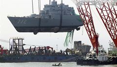 V troskch jihokorejsk lodi se naly lomky torpda, dokazuj tok KLDR