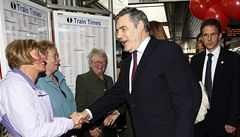 Gordon Brown po faux pas s 'bigotn' volikou zachrauje kampa