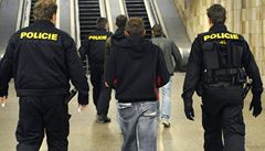 Počet 'nelegálů' roste, Česko se pro migranty stává přestupní zemí