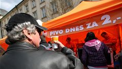 Pivo za 2 Kč se točilo na mítinku ČSSD v Ostravě. | na serveru Lidovky.cz | aktuální zprávy