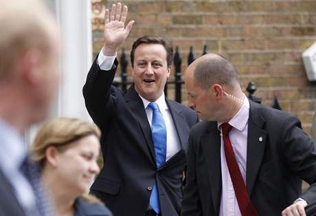 éf britských konzervativc David Cameron ped svým oficiálním prohláením k vysledkm parlamentních voleb