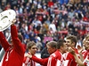 Bayern slaví titul, vítzný talí drí kou Luis van Gaal.